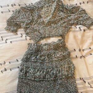 Green Daisy print coord top and skirt set size 12